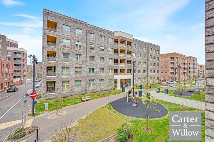 3 Bedroom Flat For Sale In Rose Apartments, Frogley Park, Barking, IG11