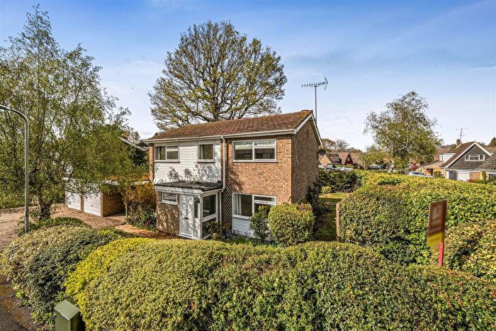 4 Bedroom Detached House For Sale In Wildcroft Drive, Wokingham, Berkshire, RG40