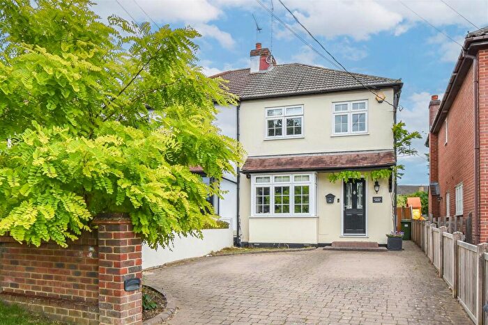 3 Bedroom Semi-Detached House For Sale In Wyatts Green Road, Wyatts Green, Brentwood, CM15