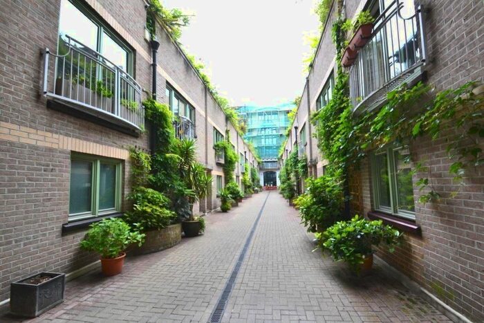 2 Bedroom Flat To Rent In Kensington Gardens Square, Bayswater, W2