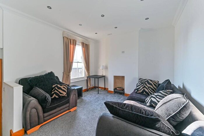 2 Bedroom Flat To Rent In St Johns Road, Crystal Palace, London, SE20