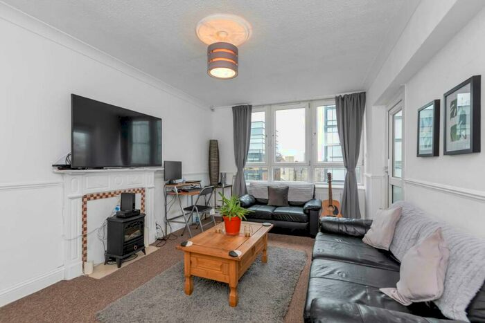 3 Bedroom Flat To Rent In Bath Street, Old Street, EC1V