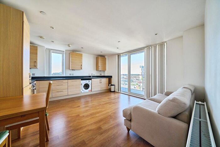 1 Bedroom Flat For Sale In Ward Road, London, E15