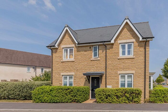 3 Bedroom Semi-Detached House To Rent In Carnival Close, Malmesbury, SN16