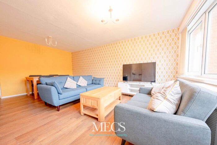 2 Bedroom Apartment To Rent In Regent Court, Binswood Road, Halesowen, West Midlands, B62