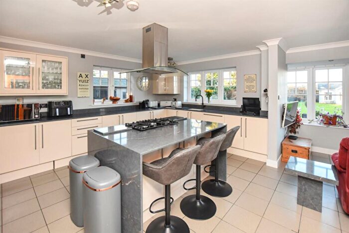 5 Bedroom Detached House For Sale In The Avenue, North Fambridge, CM3