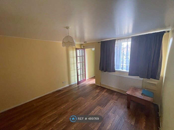 1 Bedroom Maisonette To Rent In Telford Drive, Slough, SL1