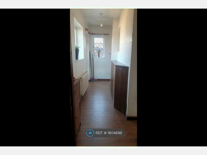 4 Bedroom Semi-Detached House To Rent In Castlecroft Road, Wolverhampton, WV3