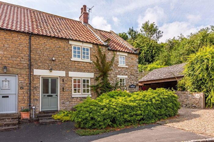 4 Bedroom End Of Terrace House For Sale In High Street, Helmsley, YO62