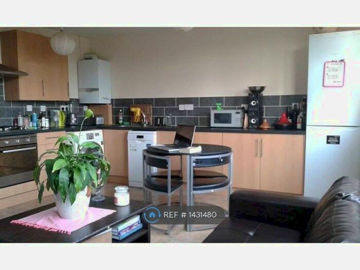 4 Bedroom Maisonette To Rent In Noble Court, London, E1