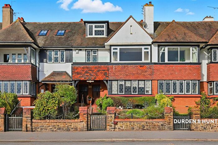 3 Bedroom Maisonette For Sale In Grand Parade, Leigh-On-Sea, SS9