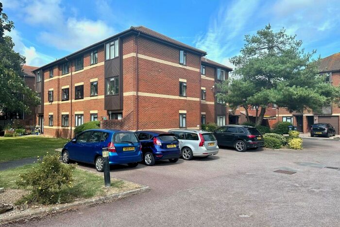 Flat To Rent In The Courtyard, St Botolphs Road, Worthing, West Sussex, BN11