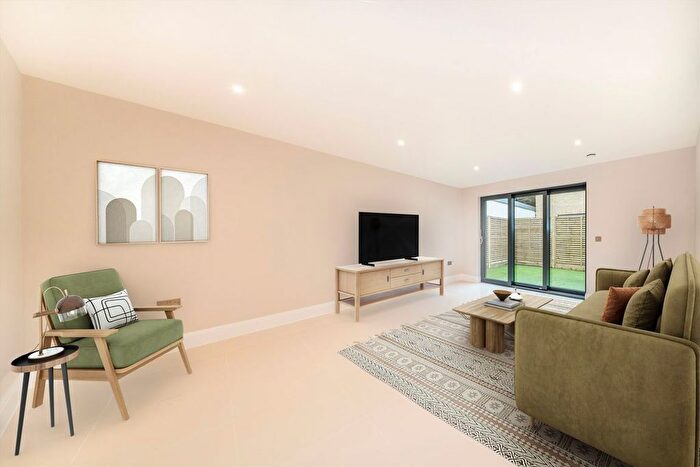 2 Bedroom Flat For Sale In Merton Road, South Wimbledon, SW19