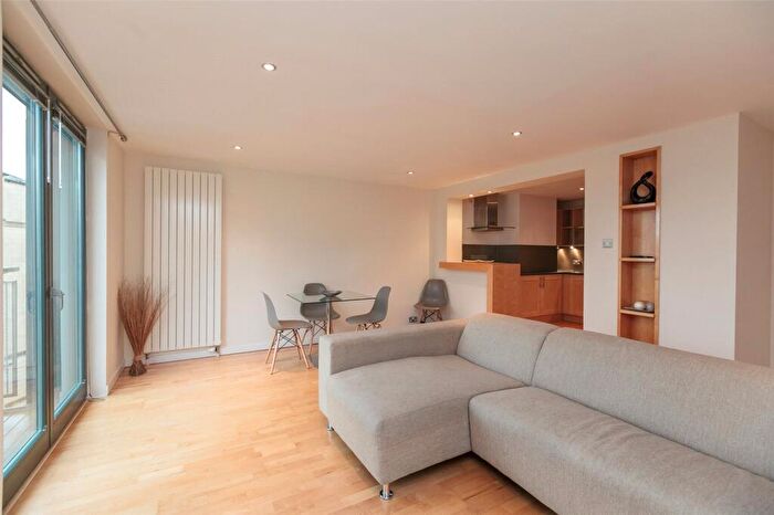 2 Bedroom Flat To Rent In East London Street, Edinburgh, EH7