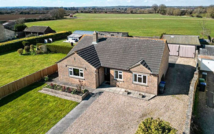 3 Bedroom Detached Bungalow For Sale In Woodrow Road, Melksham, SN12