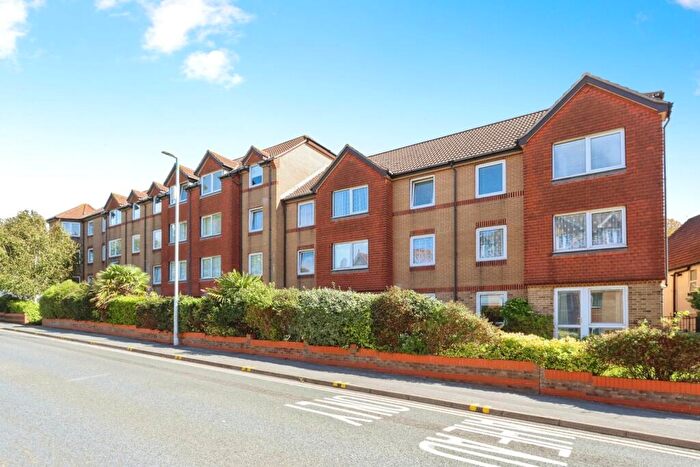 1 Bedroom Flat For Sale In Sea Road, Bournemouth, Dorset, BH5