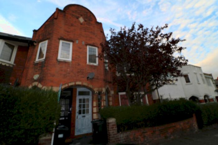 4 Bedroom Maisonette To Rent In Felsberg Road, London, SW2