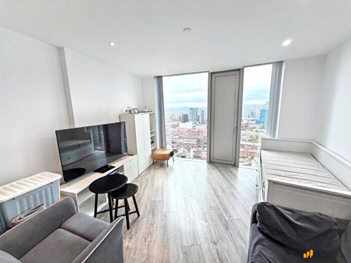 1 Bedroom Apartment To Rent In Thr, Silvercroft Street, Manchester, EE60