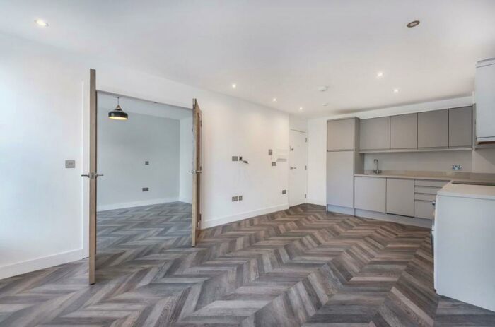 1 Bedroom Flat To Rent In - London Road, Camberley, Surrey, GU15