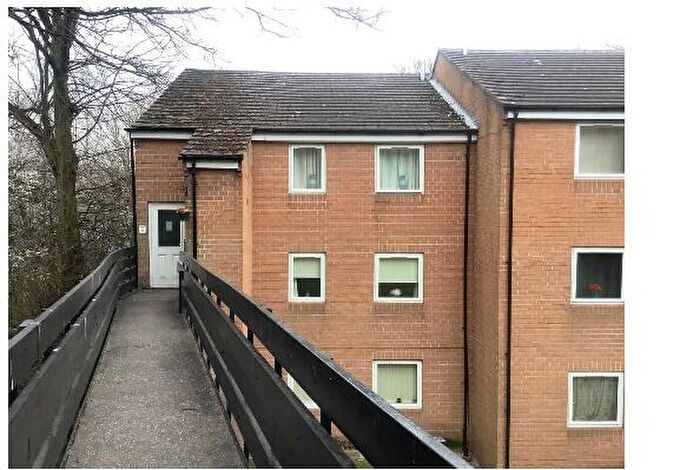 2 Bedroom Flat To Rent In Braybrook Court, Bradford, West Yorkshire, BD8