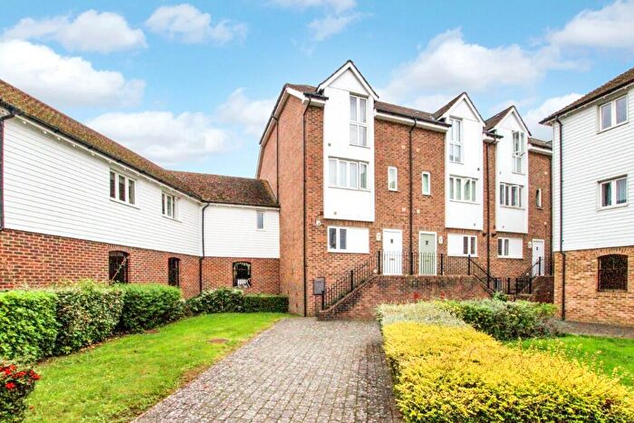 4 Bedroom Town House To Rent In Medway Court, Aylesford, Kent, ME20