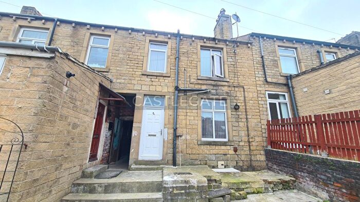 2 Bedroom Terraced House To Rent In Holly Road, Huddersfield, West Yorkshire, HD1