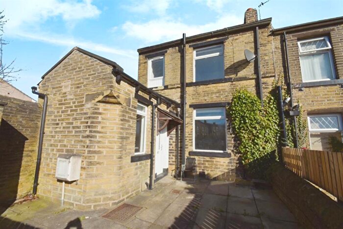 2 Bedroom House To Rent In Stretchgate Lane, Pellon, Halifax, HX2