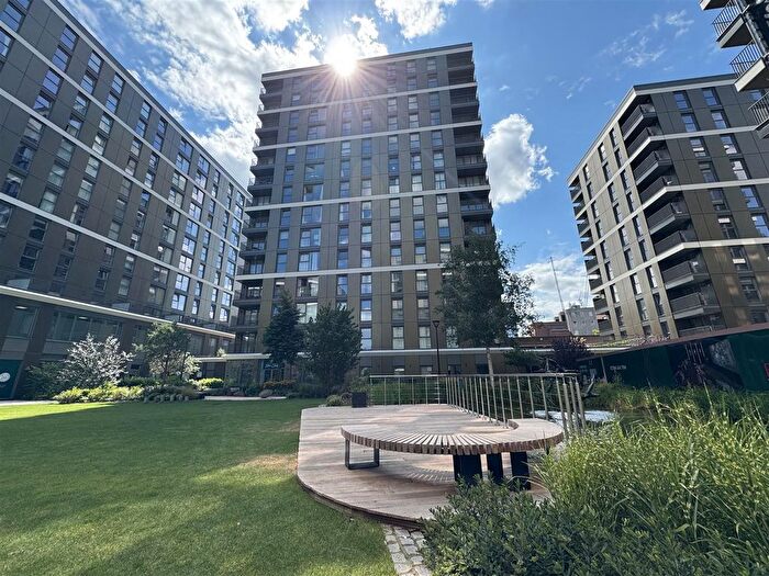 1 Bedroom Flat To Rent In Eden Grove, Staines-Upon-Thames, TW18