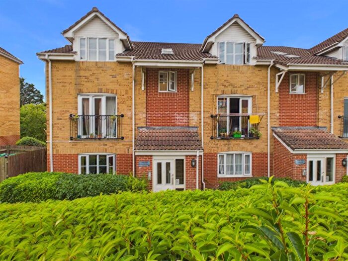 2 Bedroom Flat For Sale In Clarence Road, Kingswood, Bristol, BS15