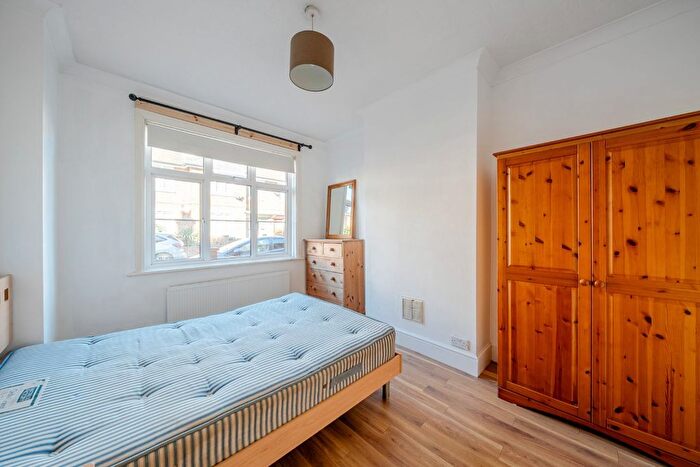 4 Bedroom Maisonette To Rent In Strickland Row, Earlsfield, London, SW18