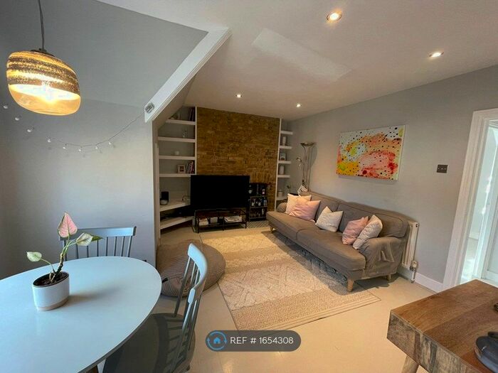 1 Bedroom Flat To Rent In Trinity Road, Wandsworth, SW18