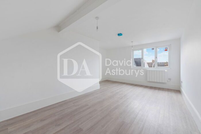 3 Bedroom Flat To Rent In Wightman Road, Turnpike Lane, London, N8