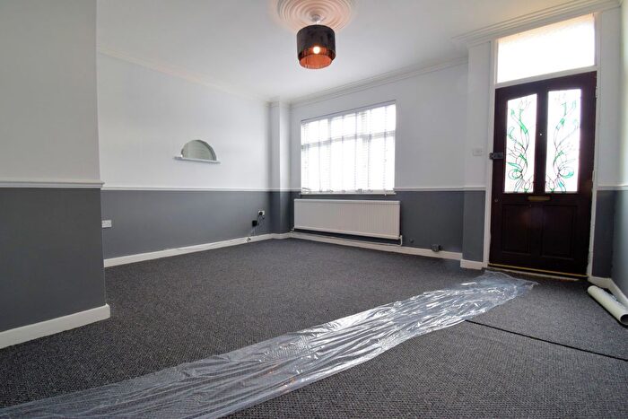 1 Bedroom Flat To Rent In Elmsleigh Drive, Leigh-On-Sea, SS9
