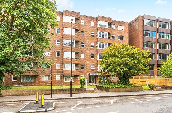 1 Bedroom Flat For Sale In Dingwall Road, Croydon, CR0
