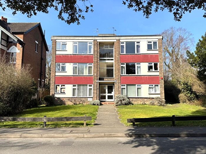 1 Bedroom Flat For Sale In Willow Grove, Chislehurst, BR7