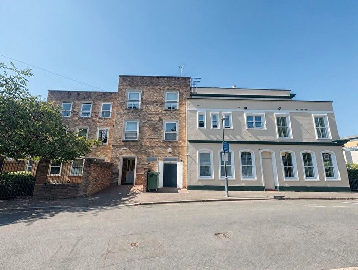2 Bedroom Flat For Sale In Swanston Court, Queens Road, Twickenham, TW1