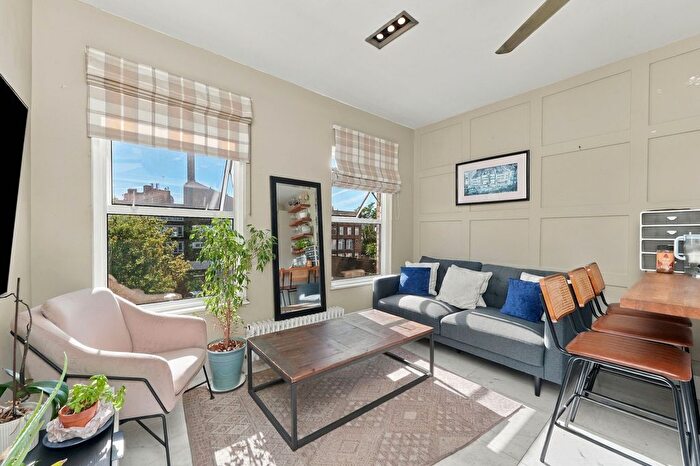 3 Bedroom Flat For Sale In Battersea Park Road, London, SW11