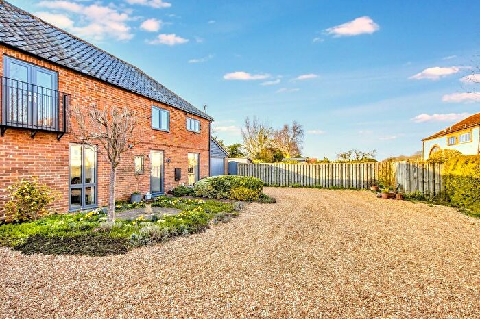 3 Bedroom Barn Conversion For Sale In Crow Hall Barns, Burnham Market, PE31