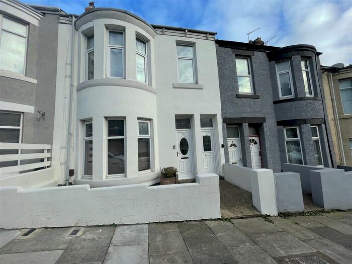 2 Bedroom Flat To Rent In Henry Nelson Street, South Shields, NE33