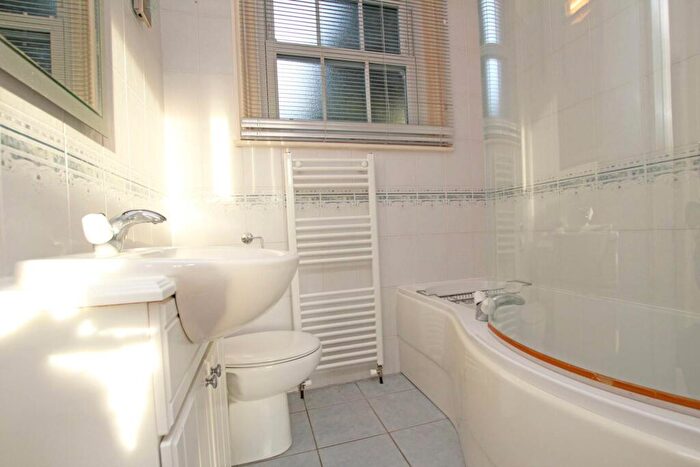 3 Bedroom Flat For Sale In Staveley Road, Eastbourne, BN20