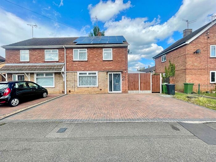 3 Bedroom Semi-detached Bungalow For Sale In Derwent Drive, Gunthorpe, Peterborough, PE4