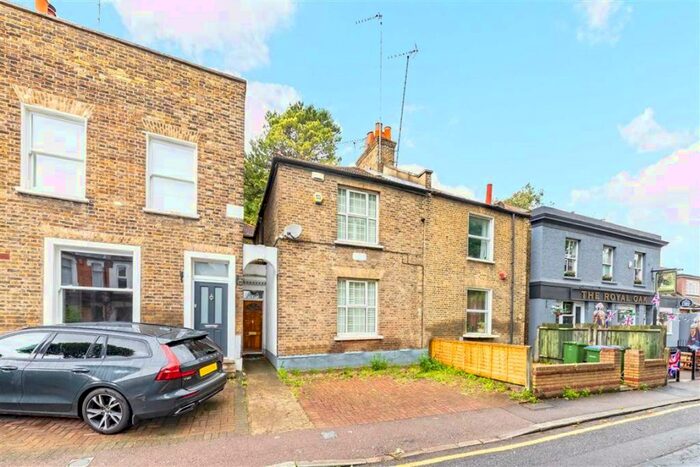 3 Bedroom House To Rent In Charlton Lane, Charlton, SE7