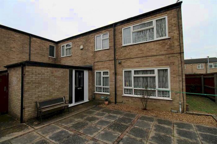 4 Bedroom Semi-Detached House To Rent In Belvoir Way, Peterborough, PE1