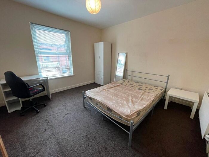 4 Bedroom Semi-Detached House To Rent In Welton Mount, Leeds, LS6