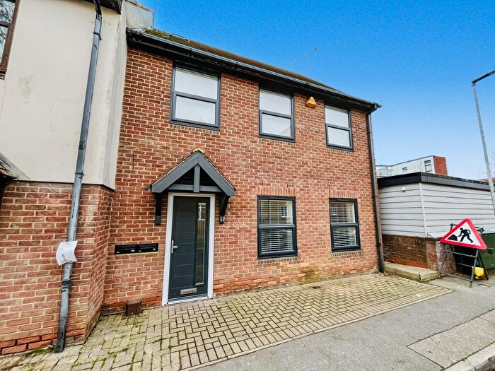 2 Bedroom Apartment To Rent In Chapel Street, Billericay, CM12