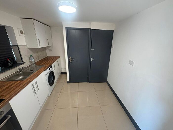 Studio To Rent In Old Bedford Road, Luton, Bedfordshire, LU2