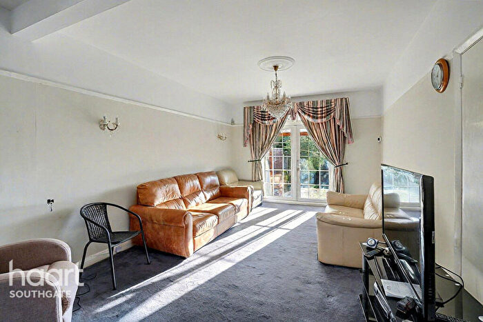 3 Bedroom Semi Detached House For Sale In Chaseville Park Road, London, N21