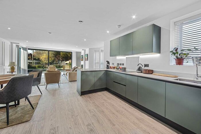 2 Bedroom Flat To Rent In Palatine Road, Didsbury, Manchester, M20