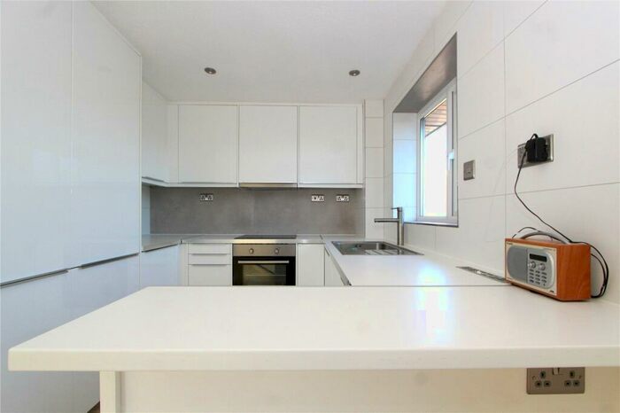 2 Bedroom Apartment To Rent In Silver Birch Close, Friern Barnet, N11