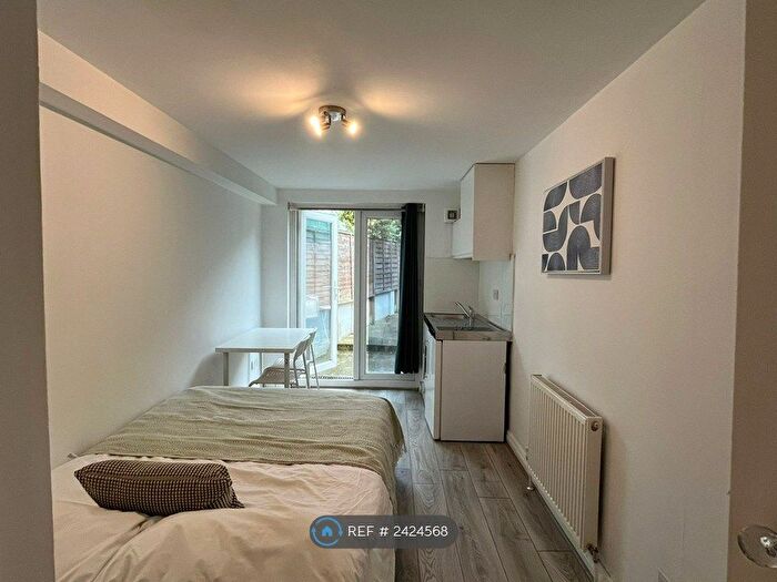 Studio To Rent In London, London, W12